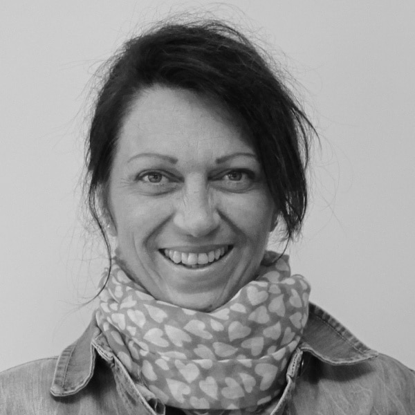 Portrettfoto av kontorsekretær i NNN, Carmen Hølen.