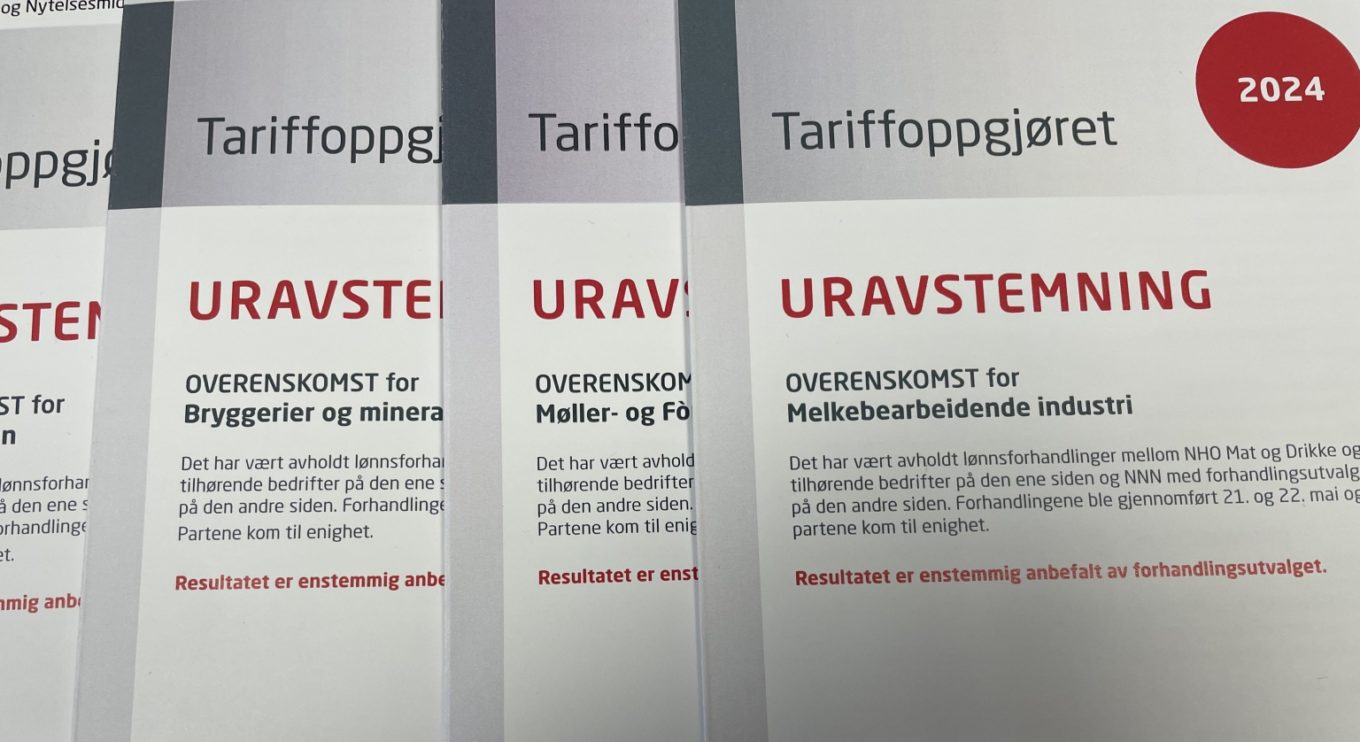 Foto av publikasjoner om uravstemning.